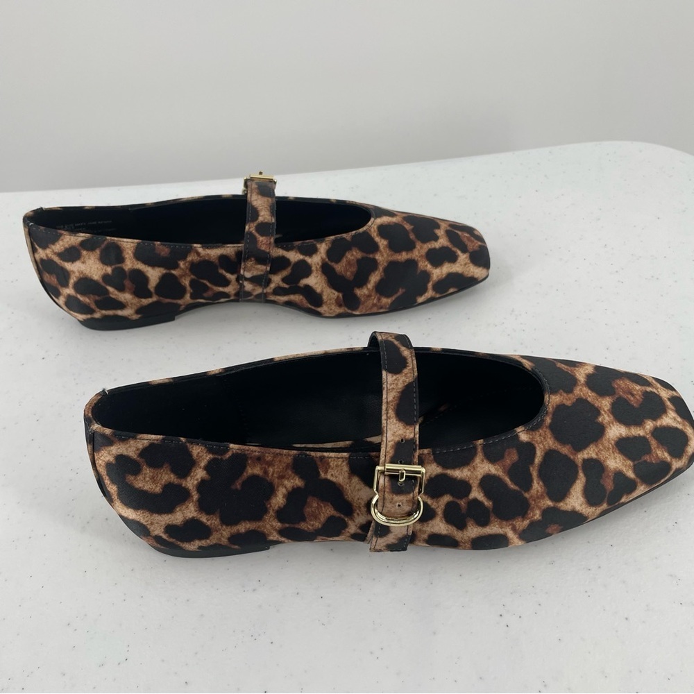 NIB Katy Perry Leopard Print Evie Mary Jane Gold Hardware Flats Size 5.5M Casual - Picture 6 of 9